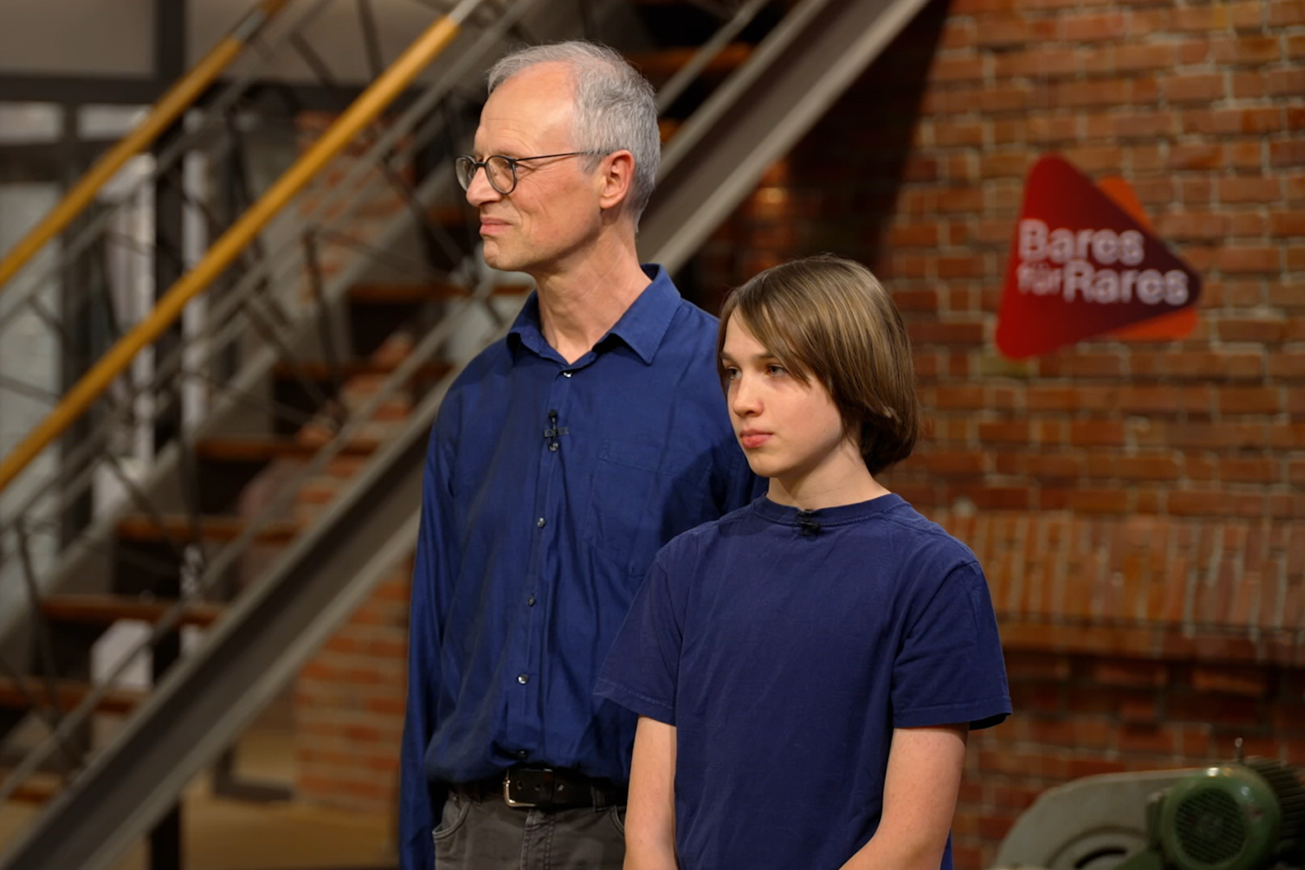 Georg Freitag und sein Sohn Jakob Bechold haben das Gemälde bei einer Haushaltsauflösung umsonst bekommen und nun zu „Bares für Rares“ gebracht.