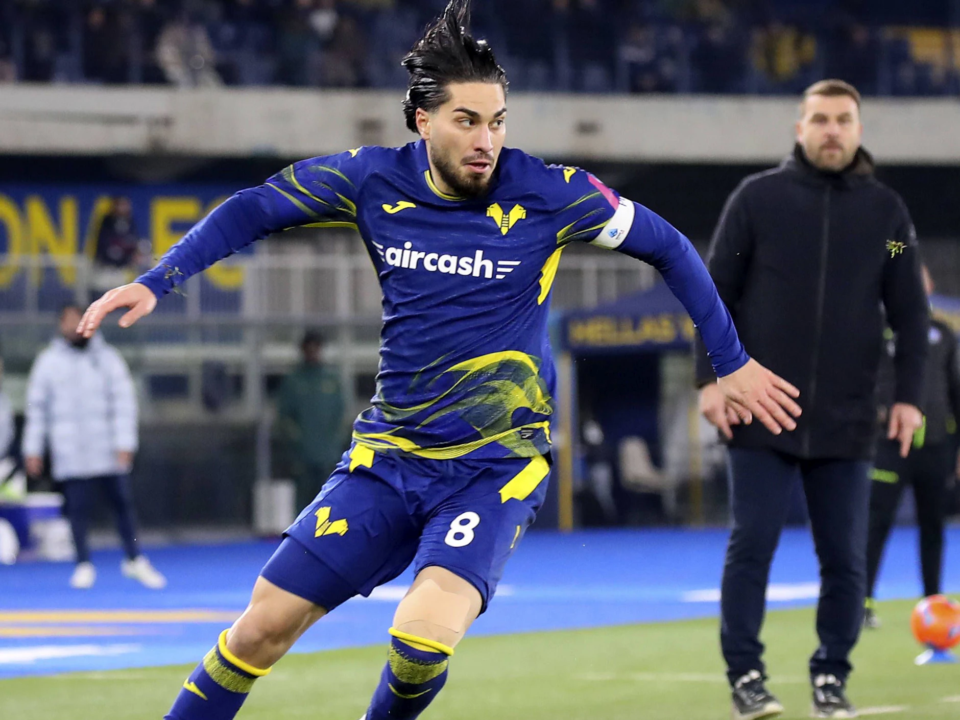Suat Serdar konnte nur noch im Januar für Hellas Verona spielen, Danach wurde sein Knie operiert.