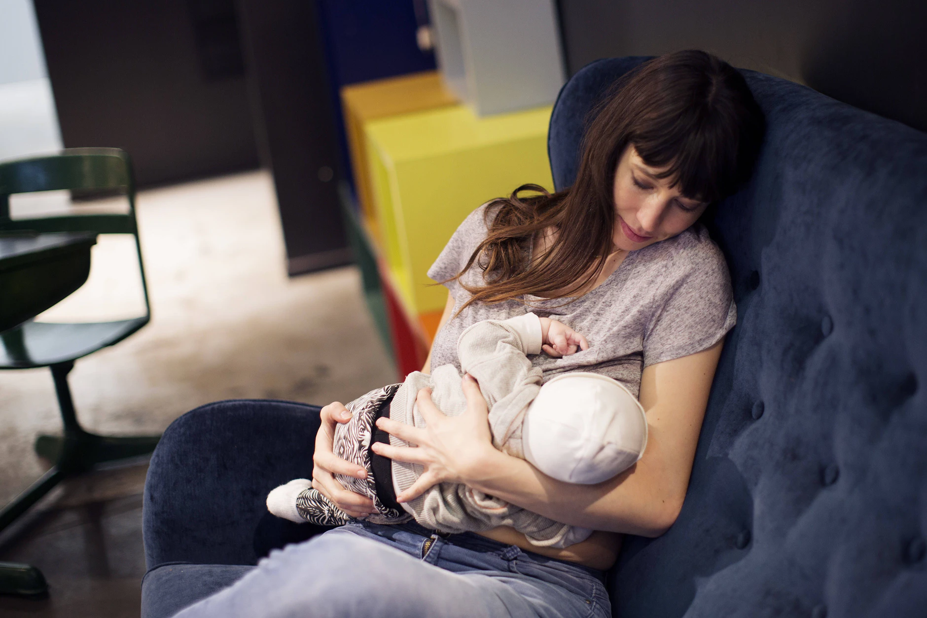 Stillen in der Öffentlichkeit ist grundsätzlich erlaubt. Doch das Hausrecht eines Wirts könnte die Erlaubnis aushebeln.