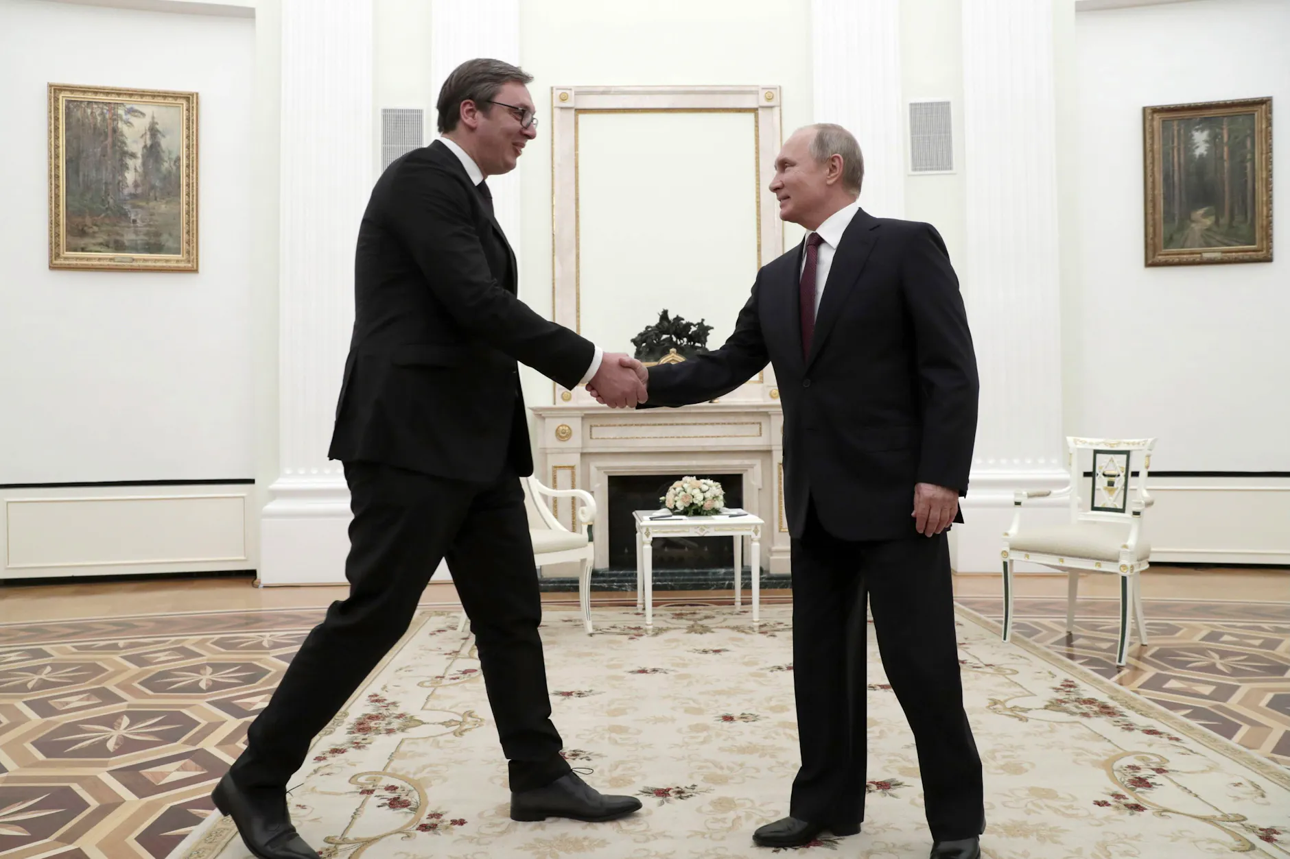 Serbiens Präsident Aleksandar Vucic und der russische Präsident Wladimir Putin.