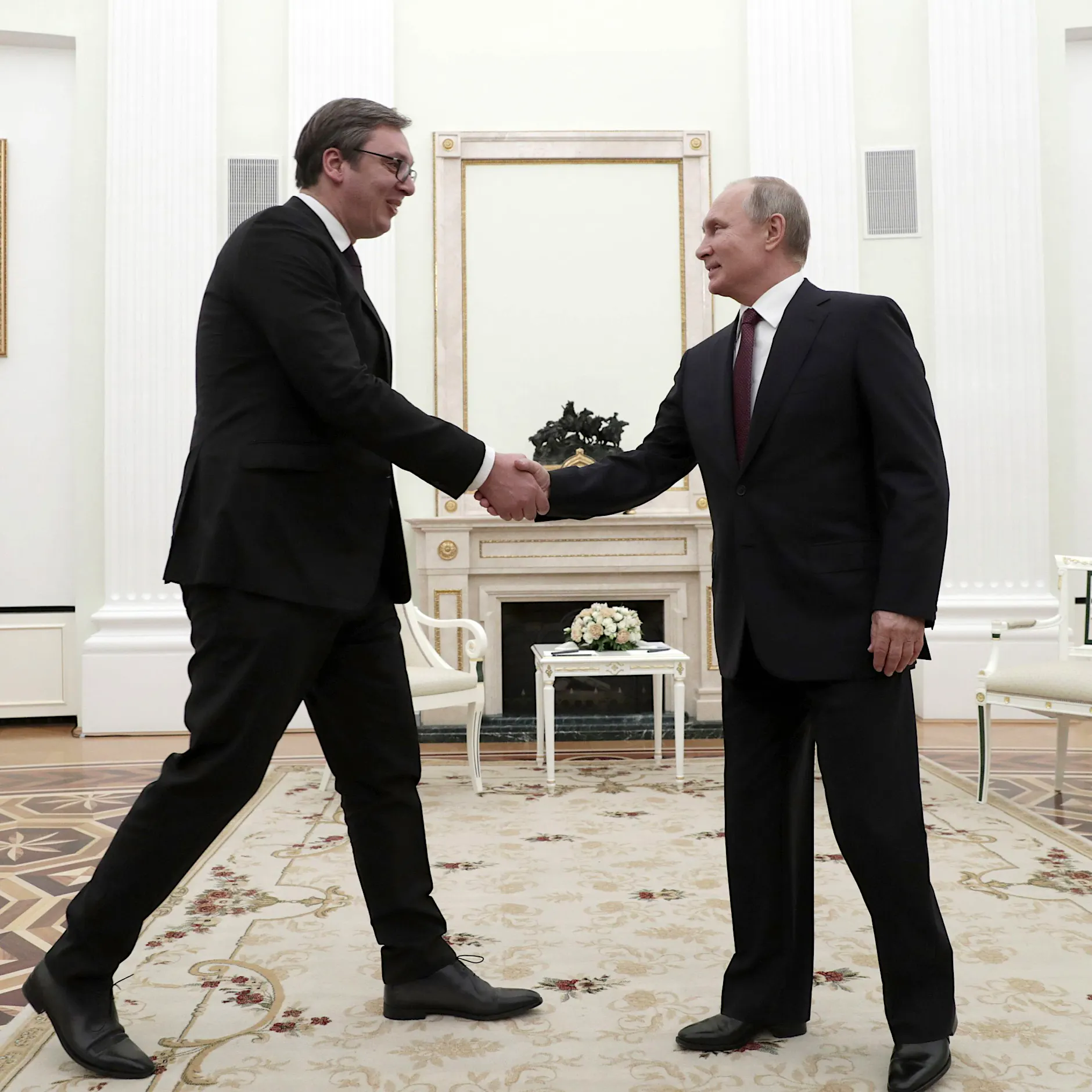 „EU misst mit zweierlei Maß“: Ex-OSZE-Unterhändler über Serbiens Balanceakt