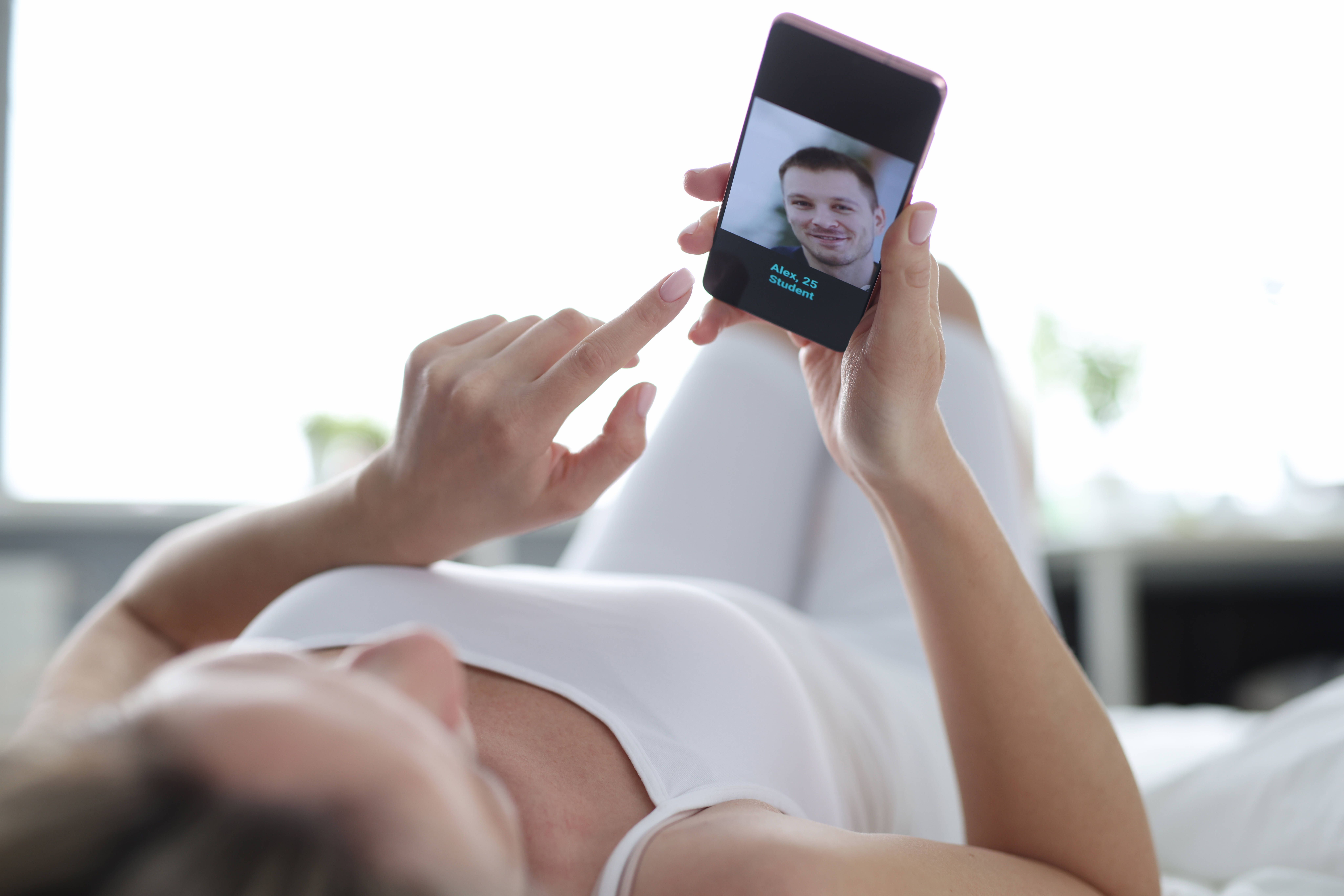 Männer, bitte hört auf damit! Die 5 schlimmsten Sünden beim Dating-Profil