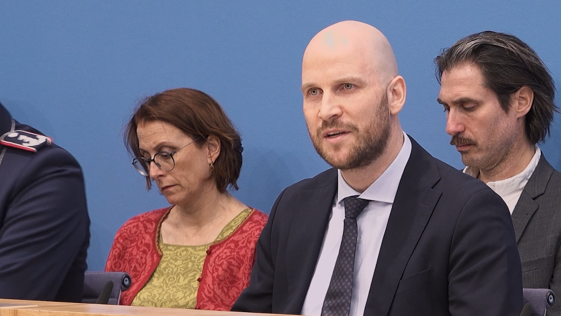 Antworten zu zivilen Opfern im Iran‑Krieg bleiben vage