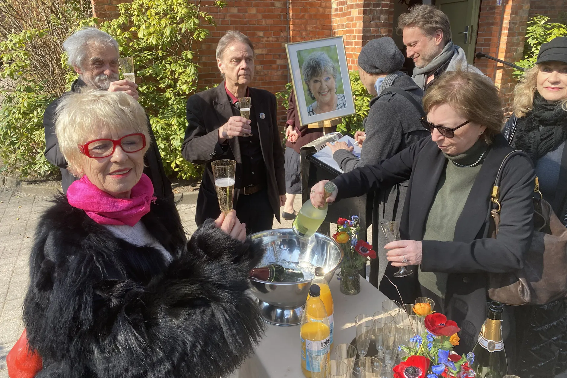 Champagner-Abschied für DDR-Legende Angelika Mann in Berlin