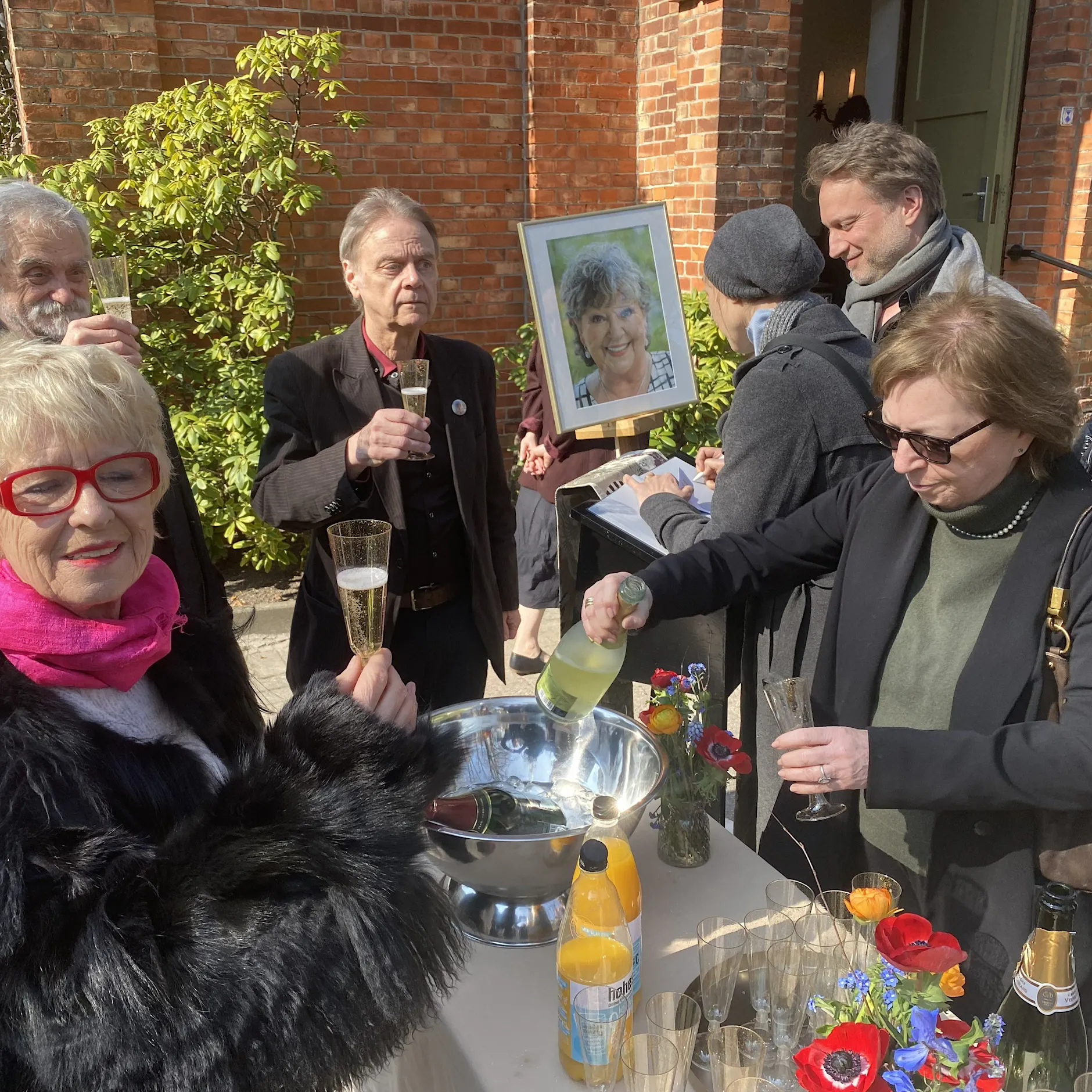 Champagner-Abschied für DDR-Legende Angelika Mann in Berlin