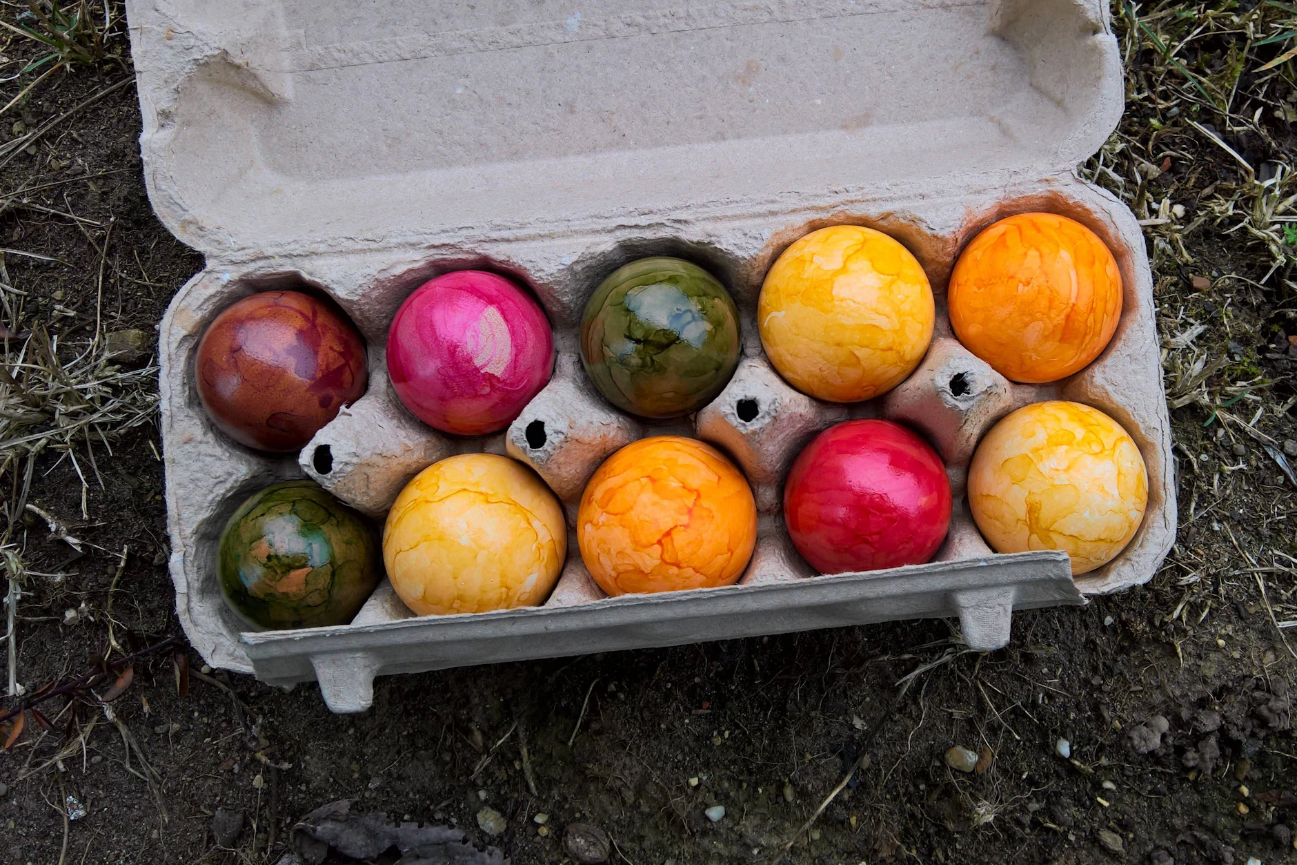 Die Deutschen fürchten um ihre Ostereier. Hamsterkäufe sollte man jedoch nicht tätigen.