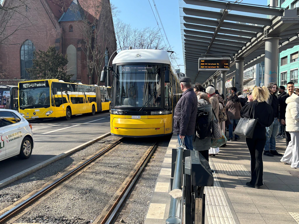 „Das ist doch alles irre“: Wie eine Tram-Aktivistin mit der Verkehrspolitik in Berlin abrechnet