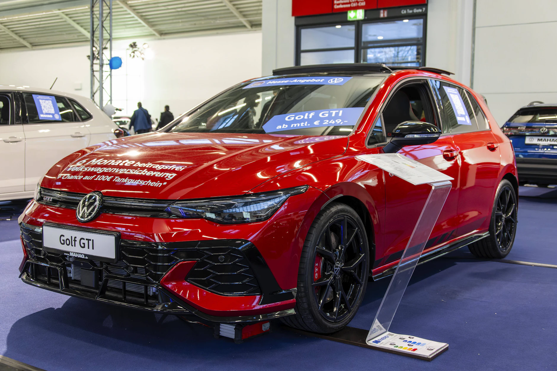 Viele müssen mehr als ein Jahr für einen neuen VW Golf arbeiten.