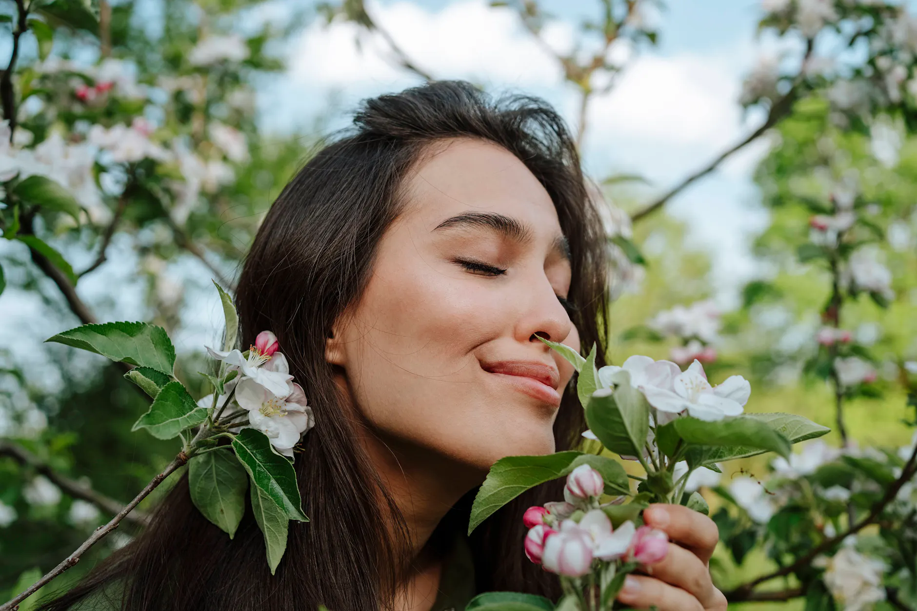Ein Moment, in dem alles still wirkt und Sie einfach nur bei sich sind – genau so fühlt sich dieser Frühling an.