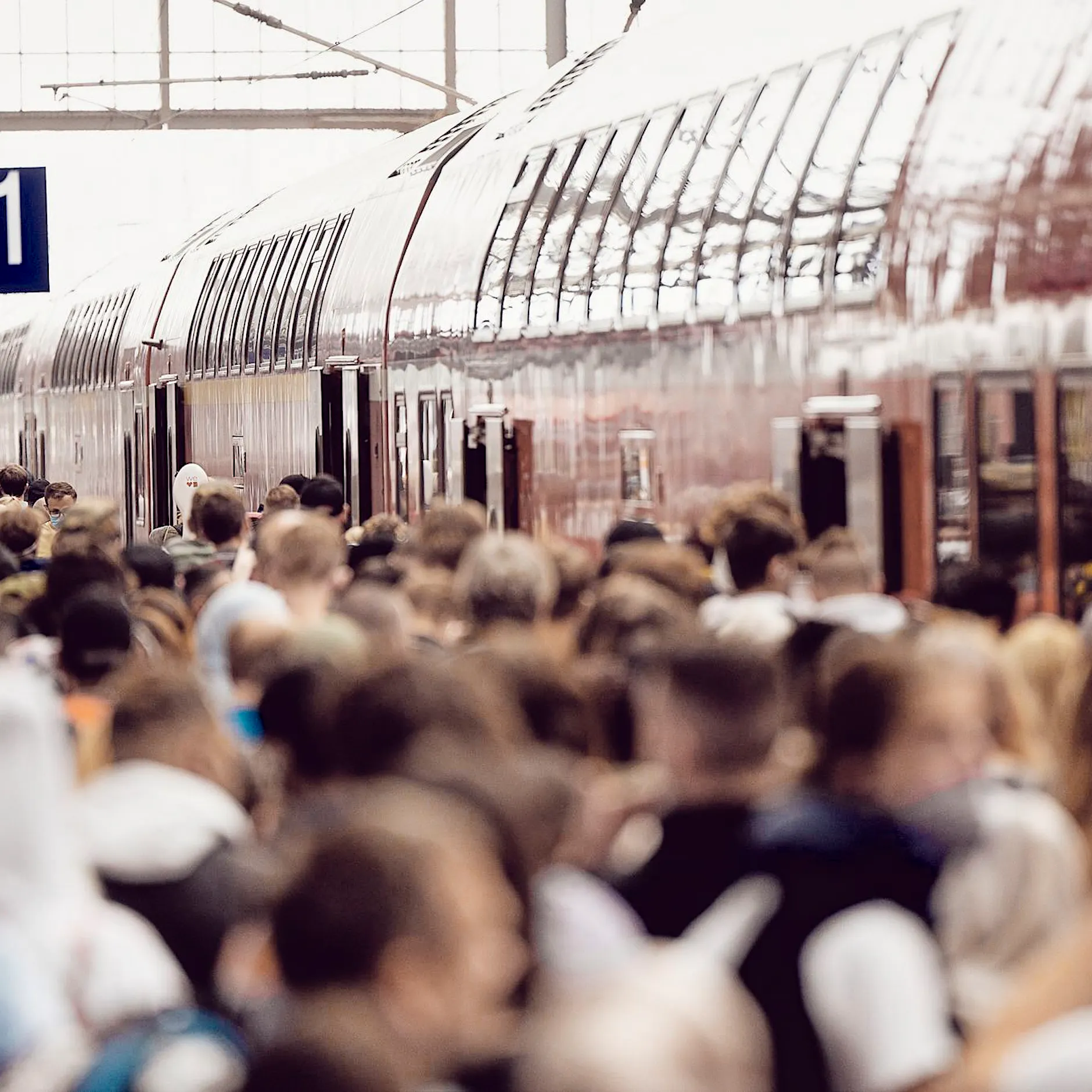 „Volksverarsche ist das“: Eine Fahrt mit der Regionalbahn von Ost nach West