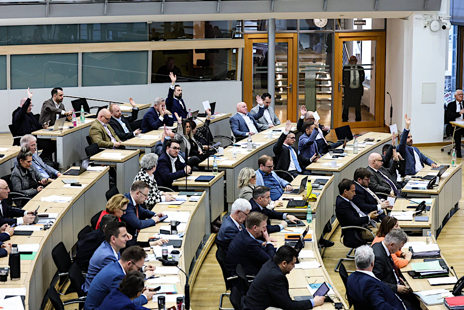 Im sachsen-anhaltinischen Landtag führte die Landeszentrale für politische Bildung bereits für hitzige Debatten. (Symbolbild)
