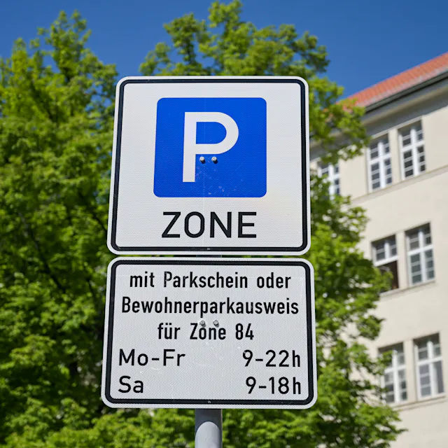 Warten auf die Wahl: Preiserhöhung für Anwohnerparken verschoben!