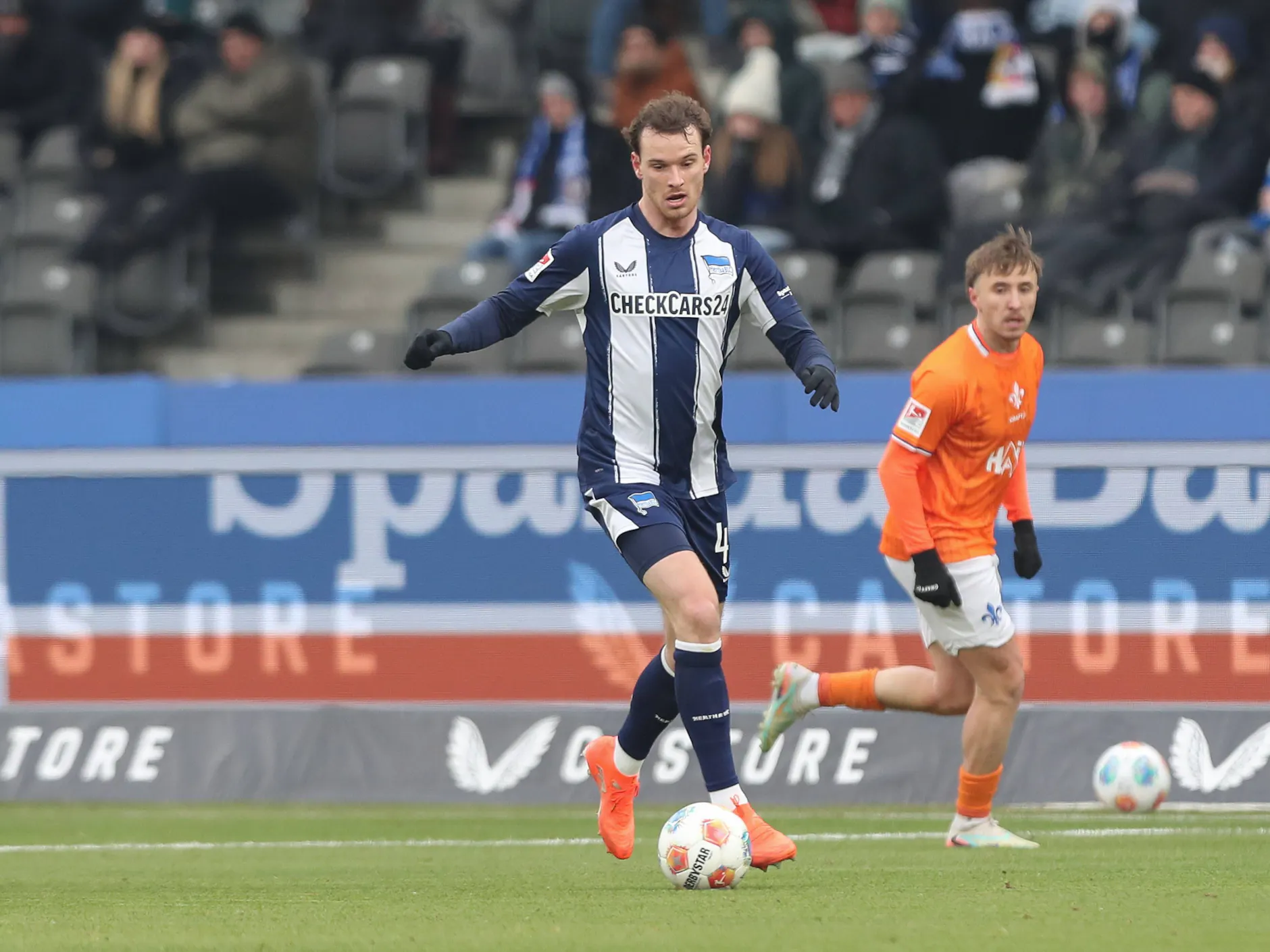 Pascal Klemens wird auch nächste Saison bei Hertha BSC spielen. Er ist in der Abwehr und im Mittelfeld im Einsatz.