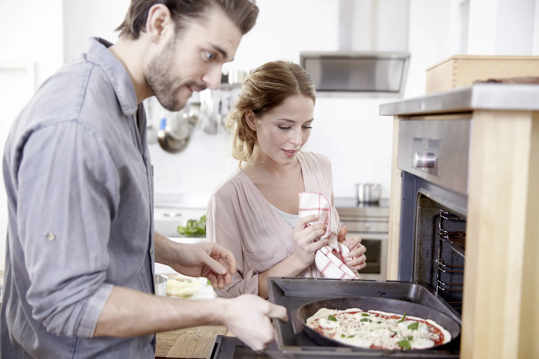 Ein Elektrobackofen hat eine Leistung von 2000 bis 5000 Watt. (Symbolbild)