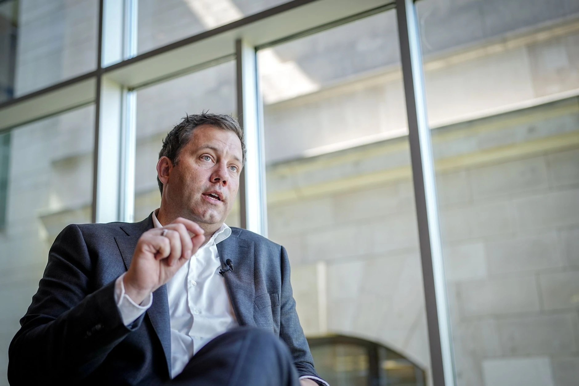 Finanzminister Lars Klingbeil (SPD) will Mineralölkonzerne als Reaktion auf die Energiekrise höher besteuern.