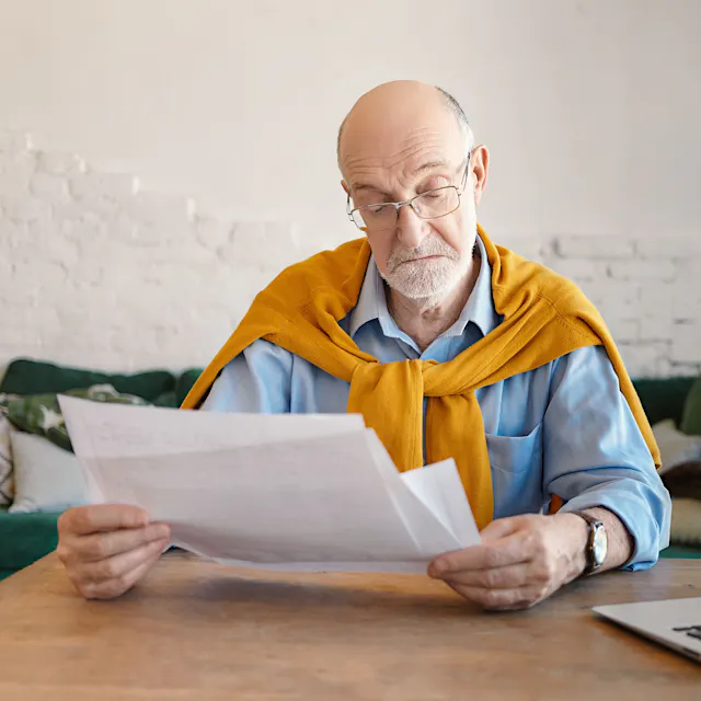 Rundfunkbeitrag: So sparen Rentner bares Geld – alles zur Befreiung!