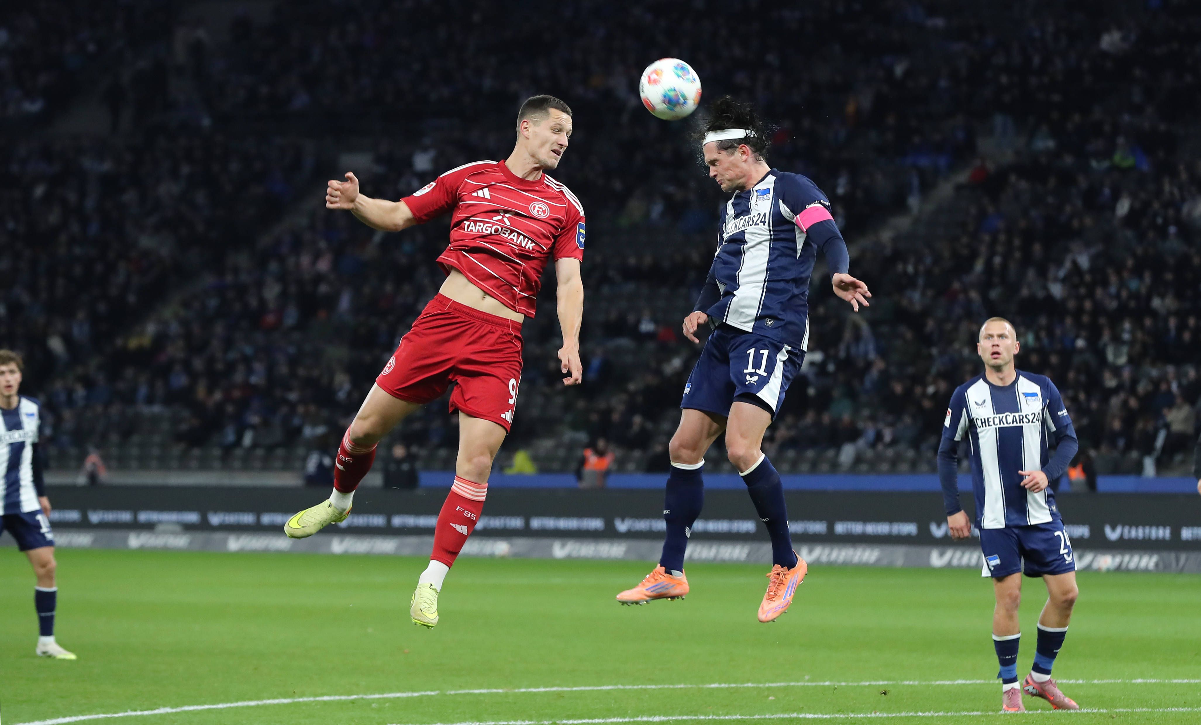 Stefan Leitl: Aufstieg abgeschrieben, Freude über Klemens-Verlängerung