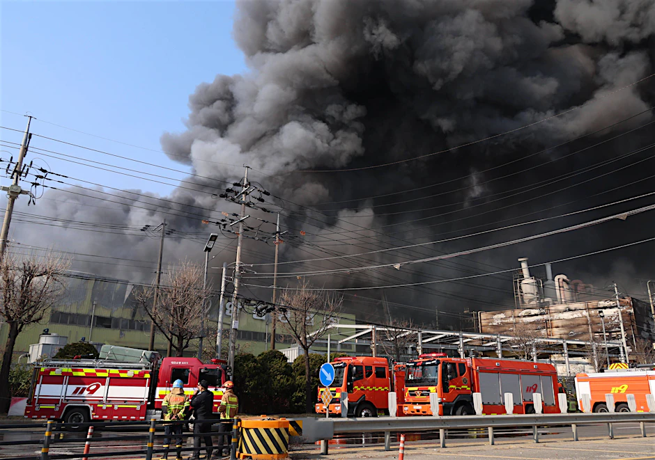 In einer Fabrik in Daejeon brach ein Feuer aus.