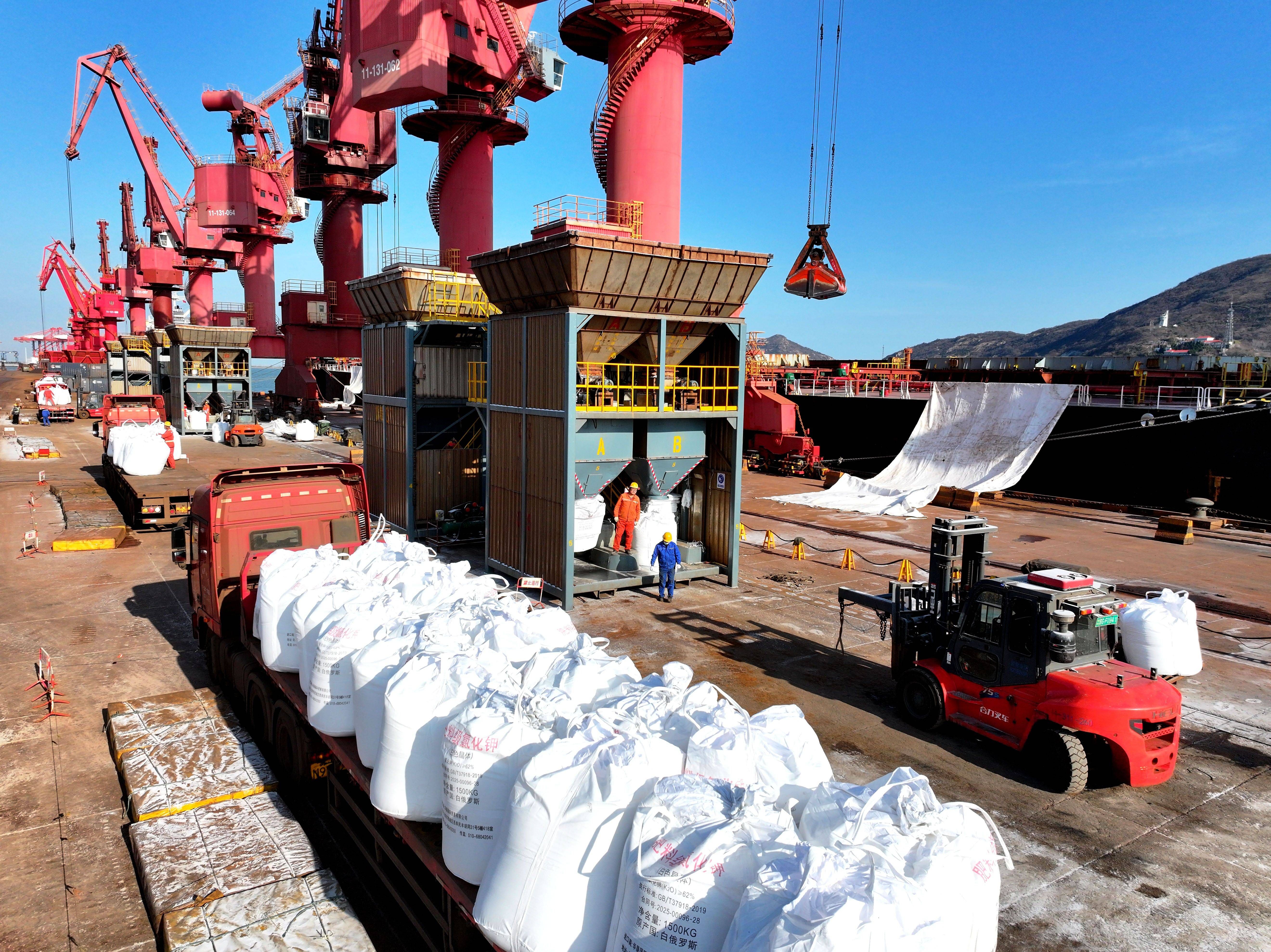 Nach Chinas Diesel- und Benzin-Exportstopp: Hormus-Blockade trifft Düngemittel-Transport