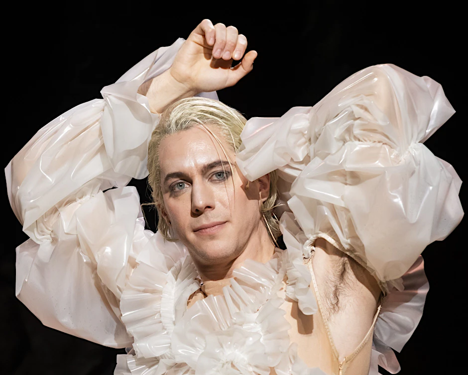 Max Gindorff als Dorian Gray im Berliner Ensemble
