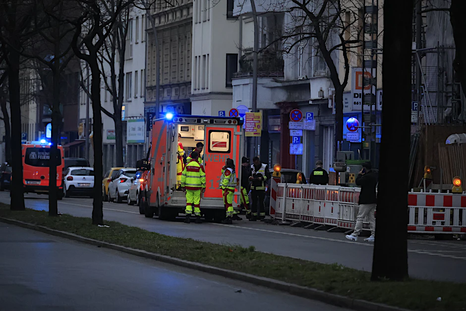 In der Brandenburgischen Straße in Berlin-Wilmersdorf wurde am Samstagmorgen ein Mann angeschossen.