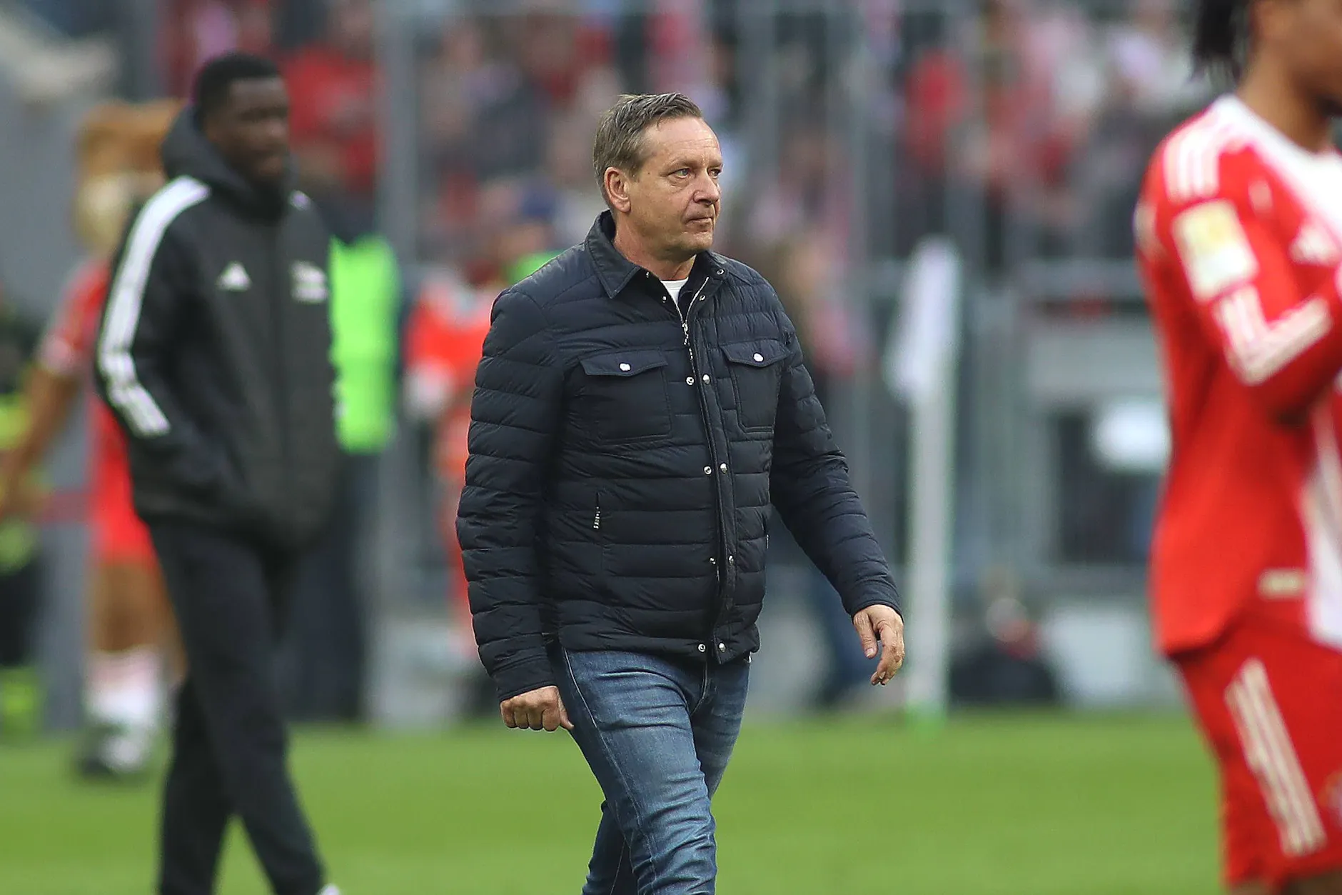 Union-Manager Horst Heldt ist nach dem Abpfiff in München und der Pleite beim FC Bayern angefressen.