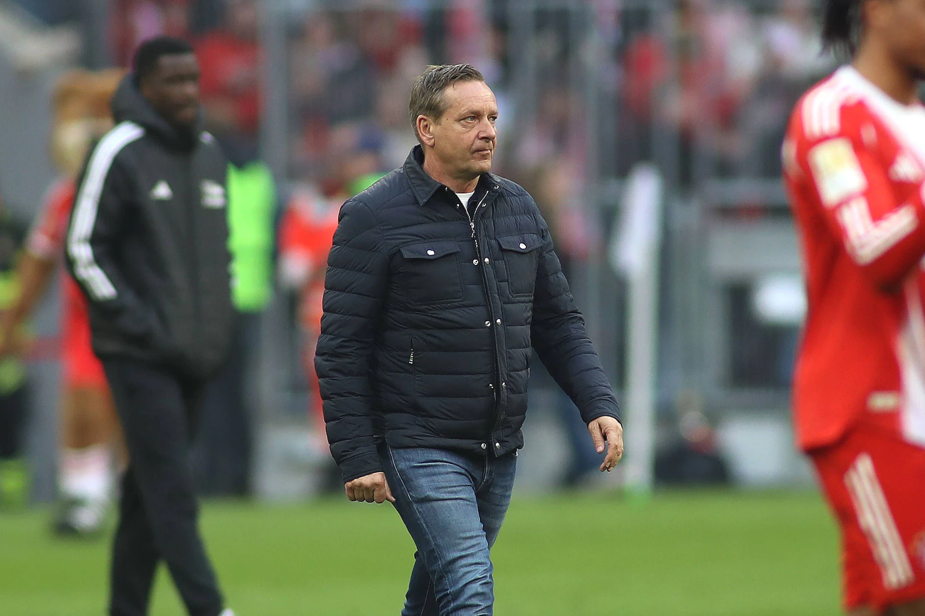 Union-Manager Horst Heldt ist nach dem Abpfiff in München und der Pleite beim FC Bayern angefressen.