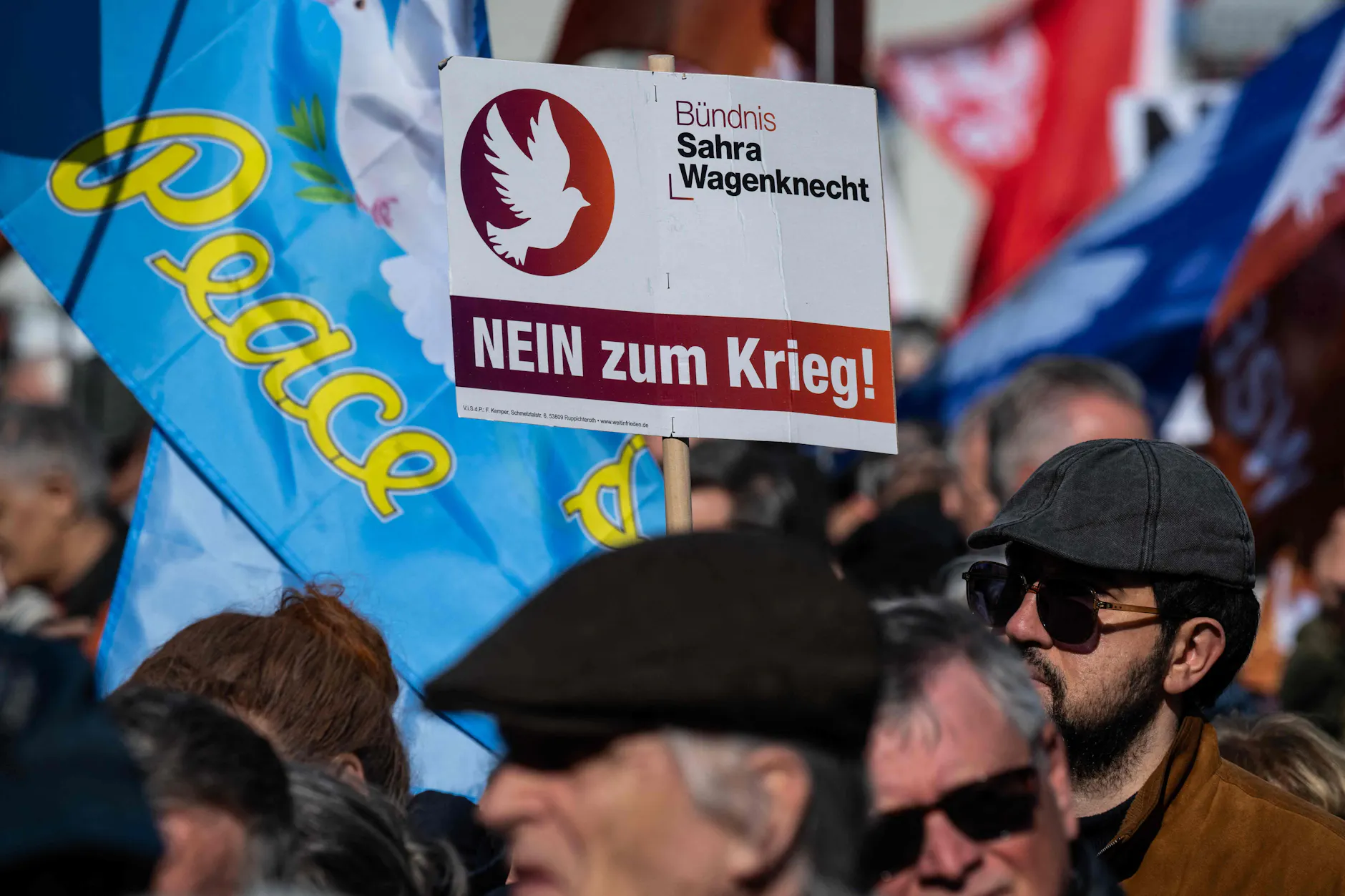 Demonstranten versammeln sich am Sonnabend am Potsdamer Platz.