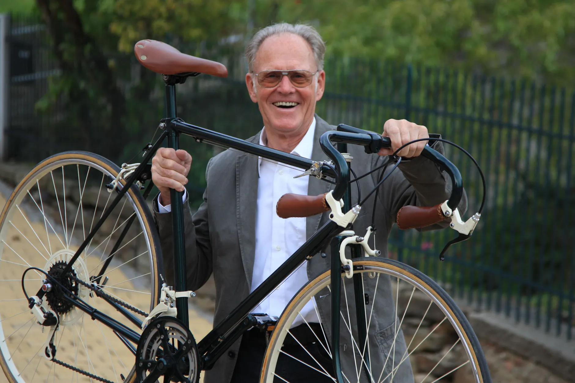 Täve Schur löst mit seinen Erfolgen einen Hype um die Friedensfahrt aus.