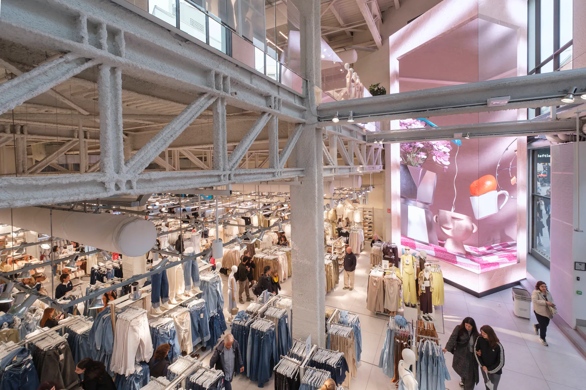 Eine Lefties-Filiale in Madrid: Die Modekette erobert jetzt Deutschland.