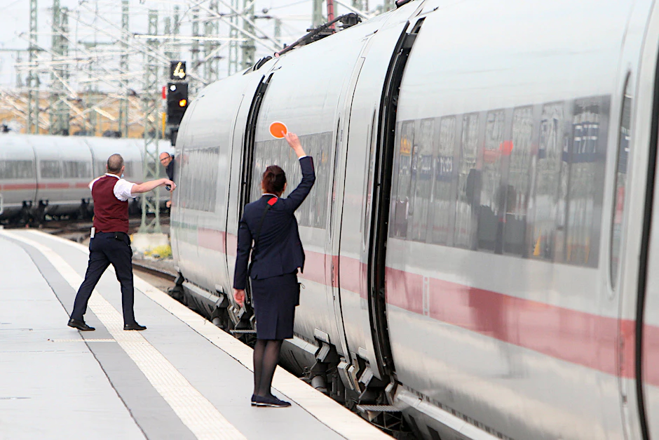 Verspätungen bei der Deutschen Bahn sind nichts Neues. Eine Fahrt nach Hannover machte jedoch sogar einen Mitarbeiter fassungslos.