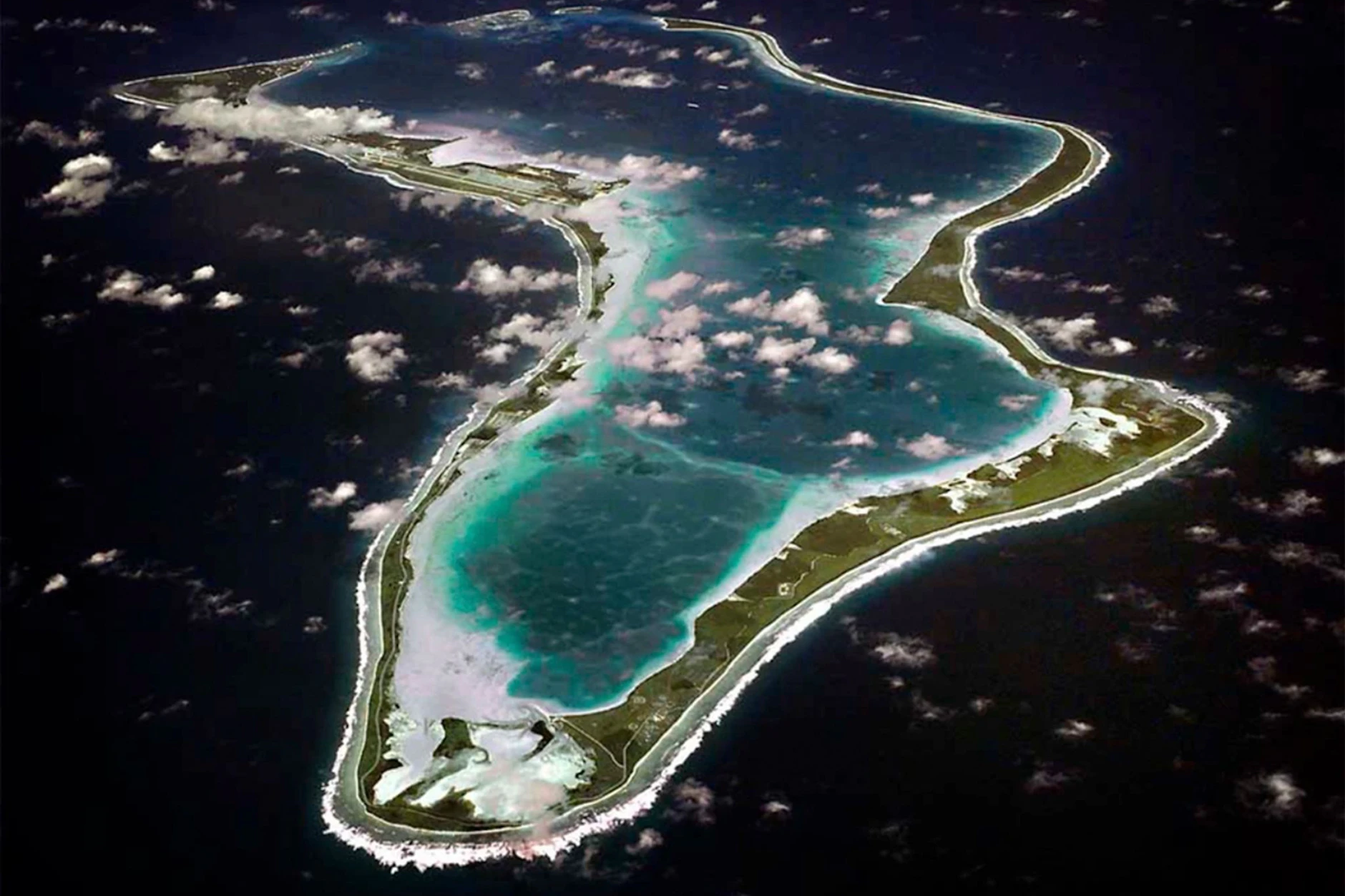 Dieses von der U.S. Navy veröffentlichte Bild zeigt eine Luftaufnahme von Diego Garcia, einem Atoll des Chagos-Archipels.