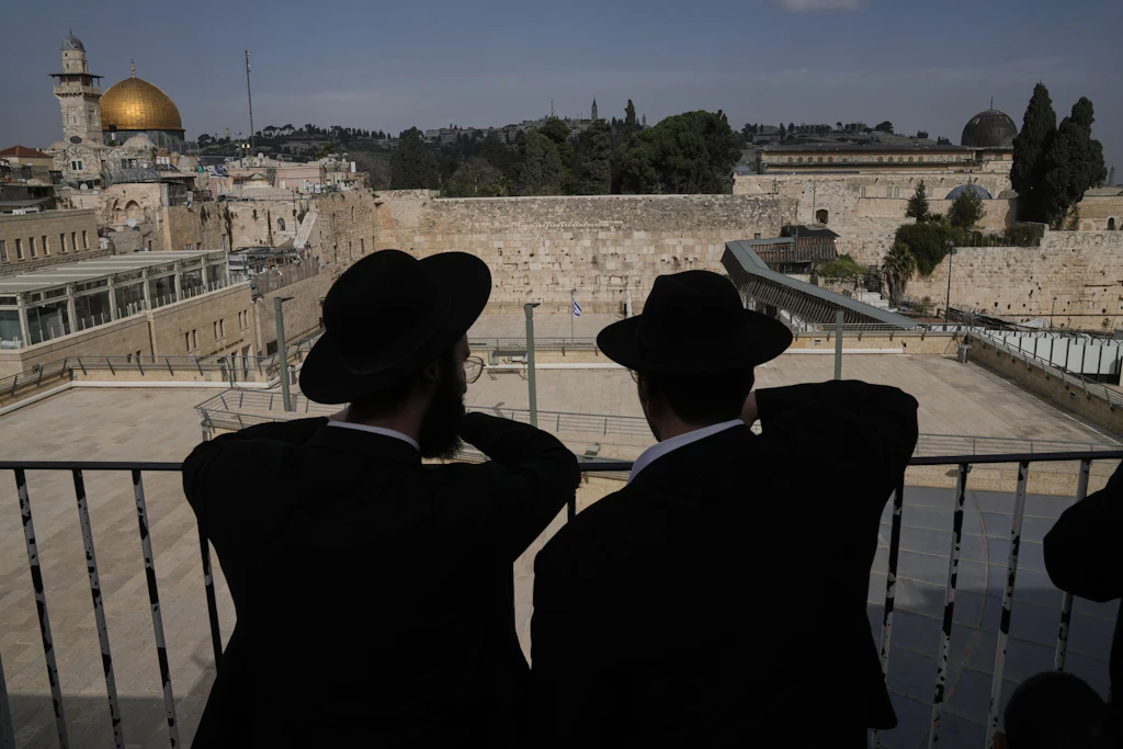 Trümmer iranischer Rakete schlagen in Jerusalems Altstadt ein – Heilige Stätten nur knapp verfehlt