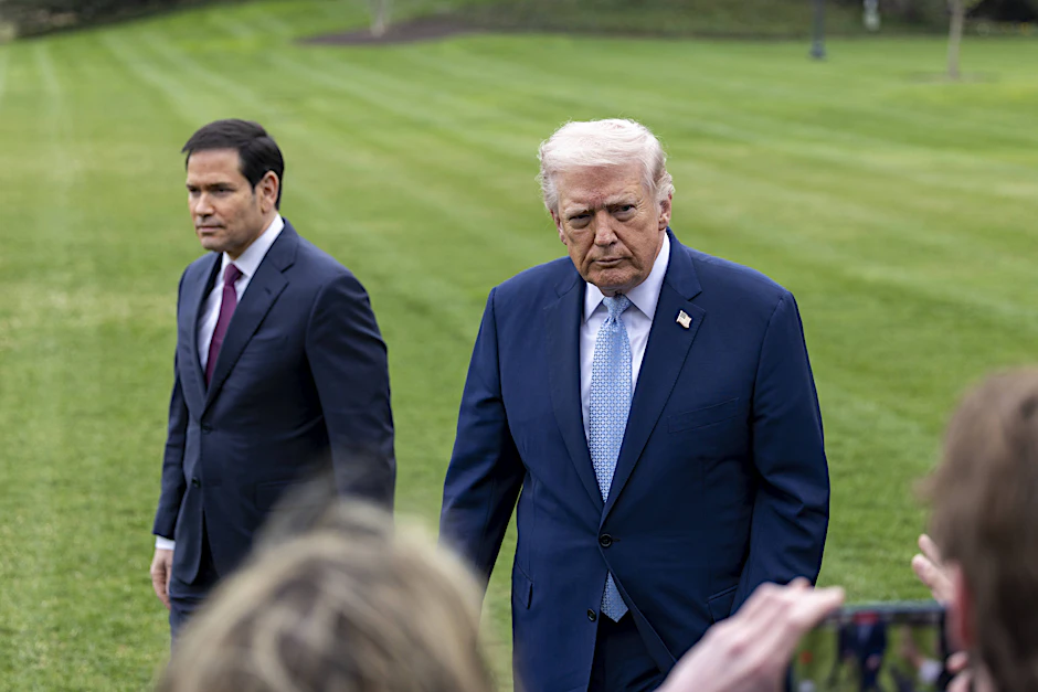 US-Präsident Donald Trump beantwortet gemeinsam mit Außenminister Marco Rubio Fragen von Journalisten.