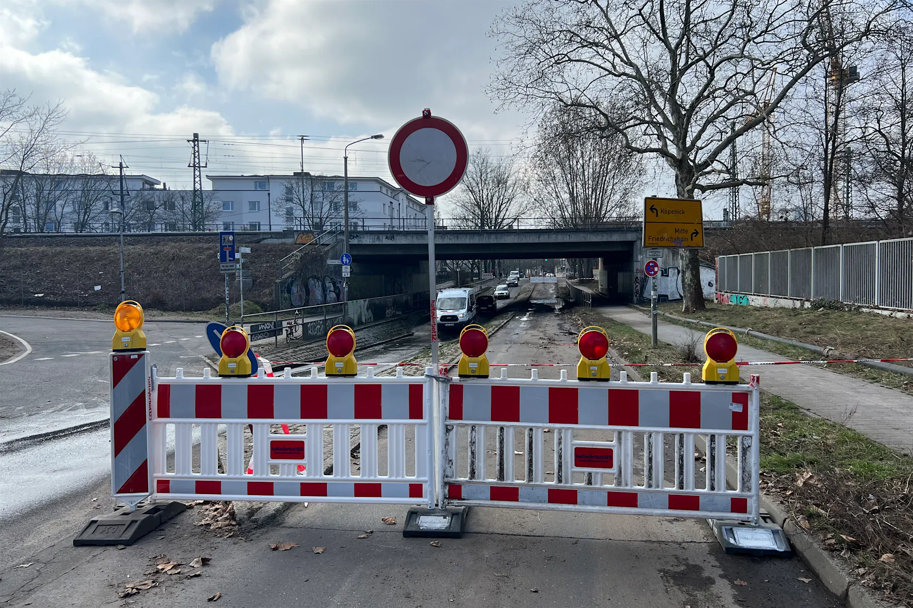 Wasserrohrbruch! Diese wichtige Verbindung ist in eine Richtung gesperrt