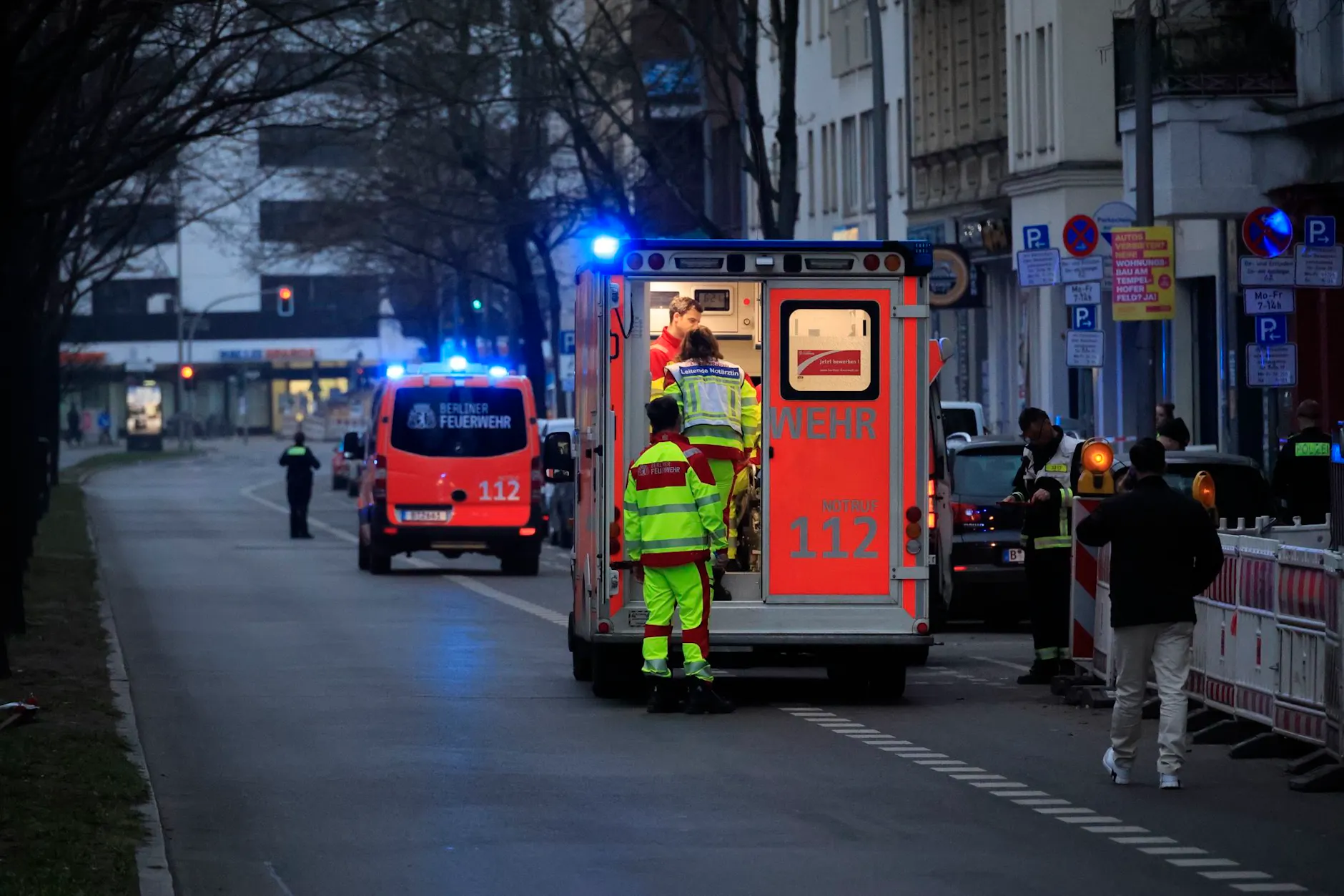 Notärzte versorgten die Verletzten.