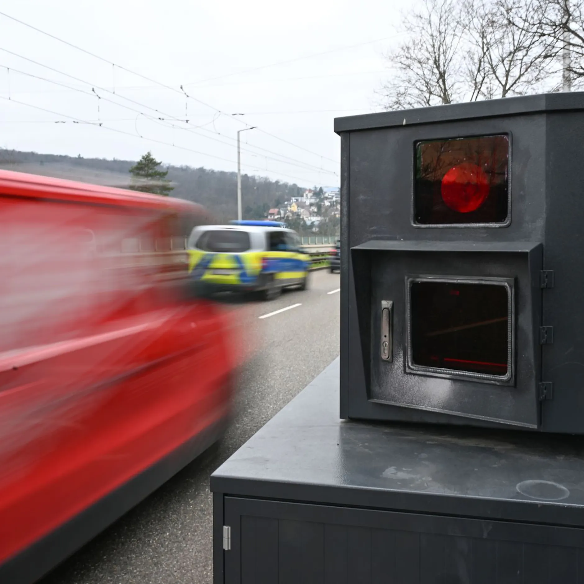 Lachgas-Verbot, mehr Gehalt, Blitzer-Marathon: Das bringt uns der April