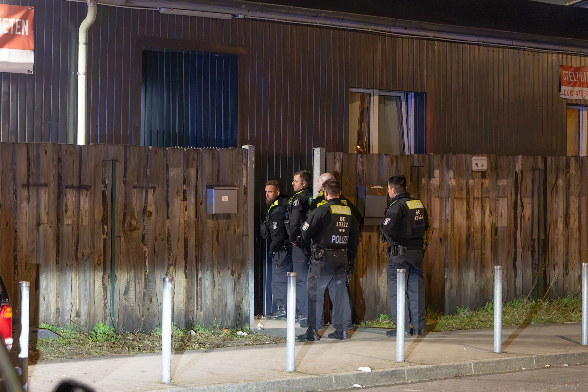 Brutale Messerattacke am S-Bahnhof Grünau: Mann schwer verletzt