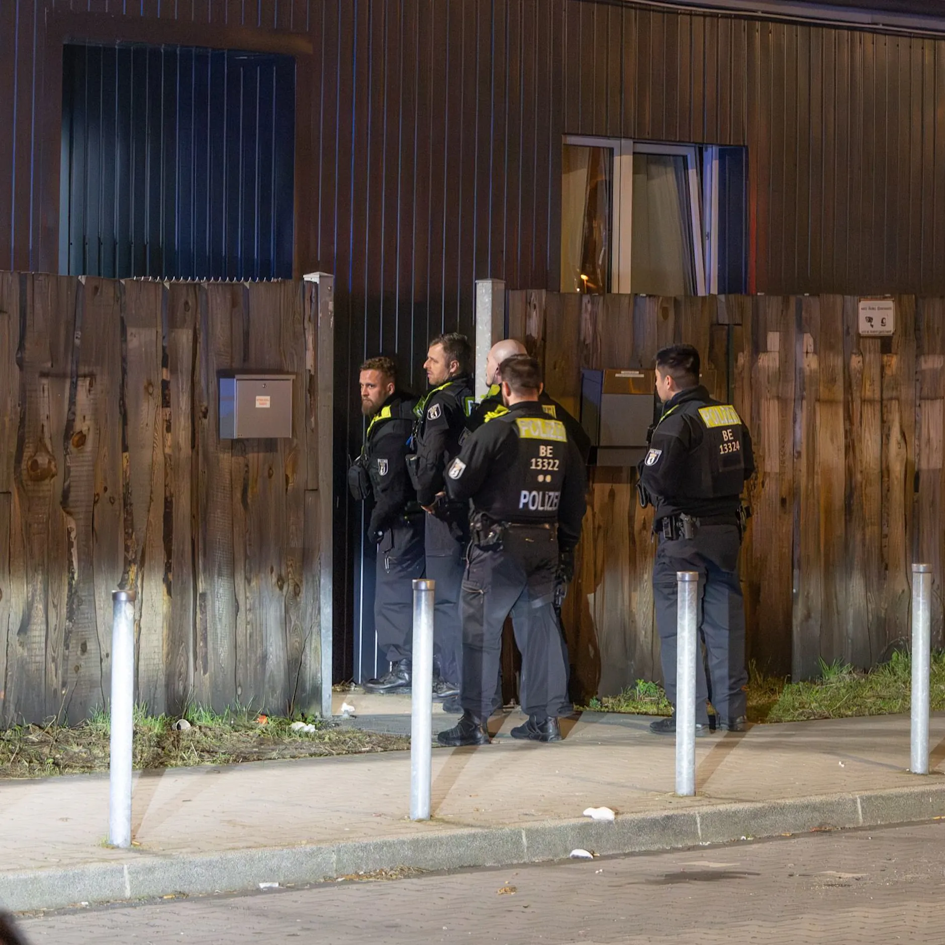 Brutale Messerattacke am S-Bahnhof Grünau: Mann schwer verletzt