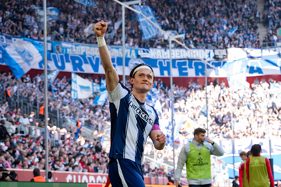 Fabian Reese führt Hertha BSC mit zwei Toren in Düsseldorf zu einem furiosen 5:2-Sieg. 