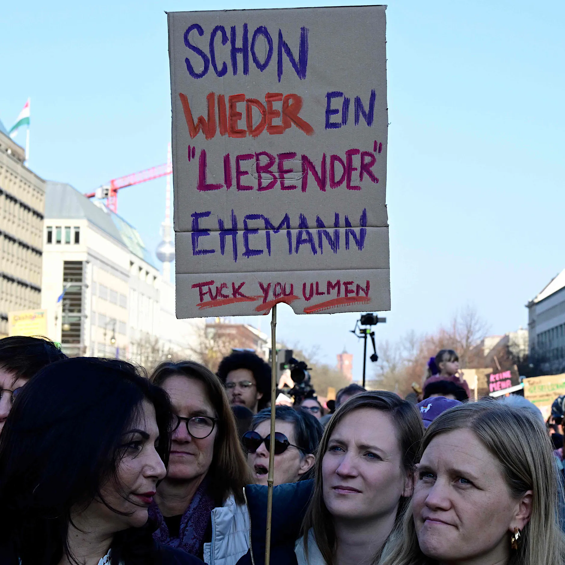 Nach Aufruf von Collien Fernandes: Tausende demonstrieren gegen digitale sexuelle Gewalt