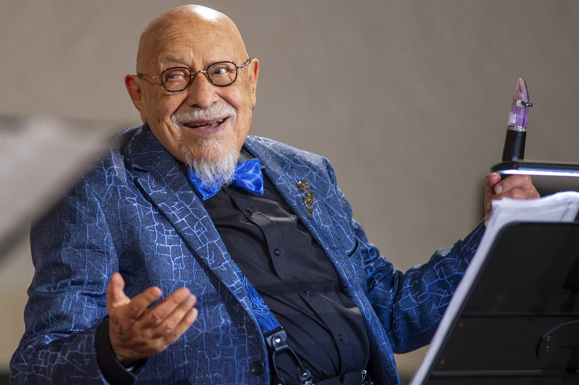 Giora Feidman mit seiner Klarinette.