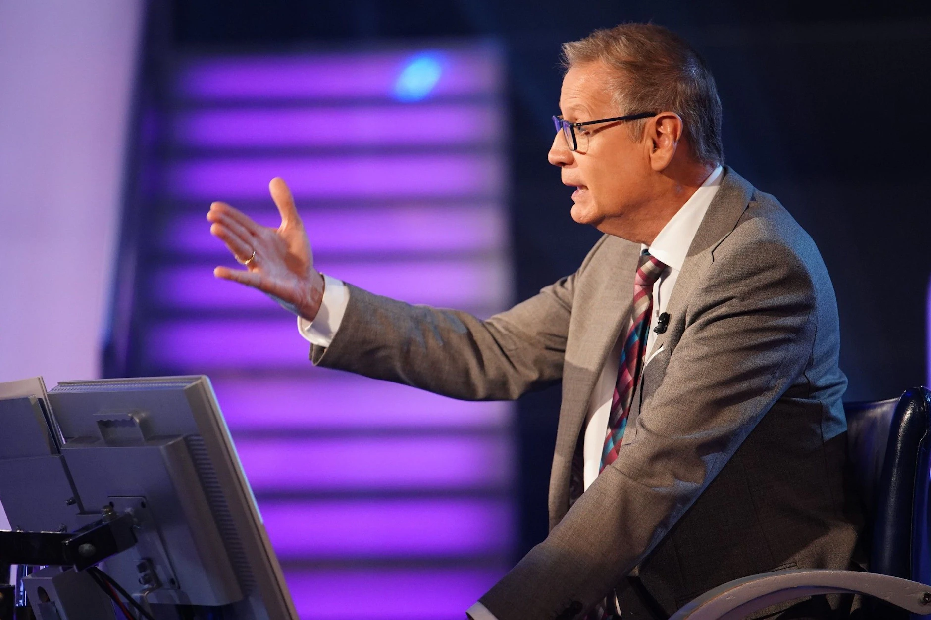 Günther Jauch moderiert „Wer wird Millionär“ seit 1999. Er hat schon viele glückliche Gewinner erlebt, aber auch den einen oder anderen Unglücksraben.