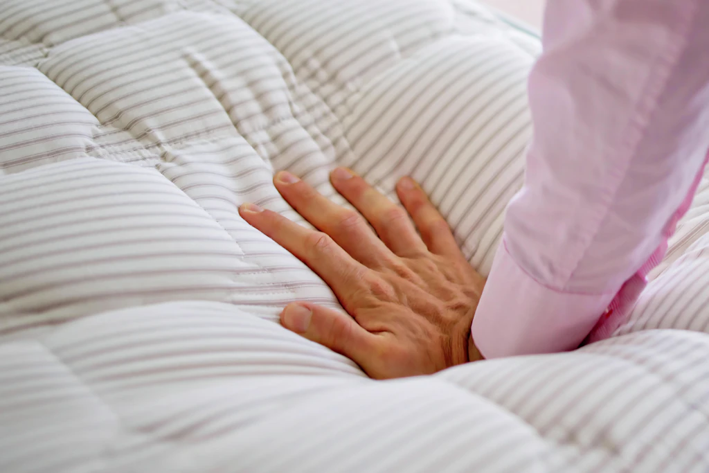Für besseren Sex sollte eine Matratze genug Widerstand liefern, um nicht in ihr zu versinken.