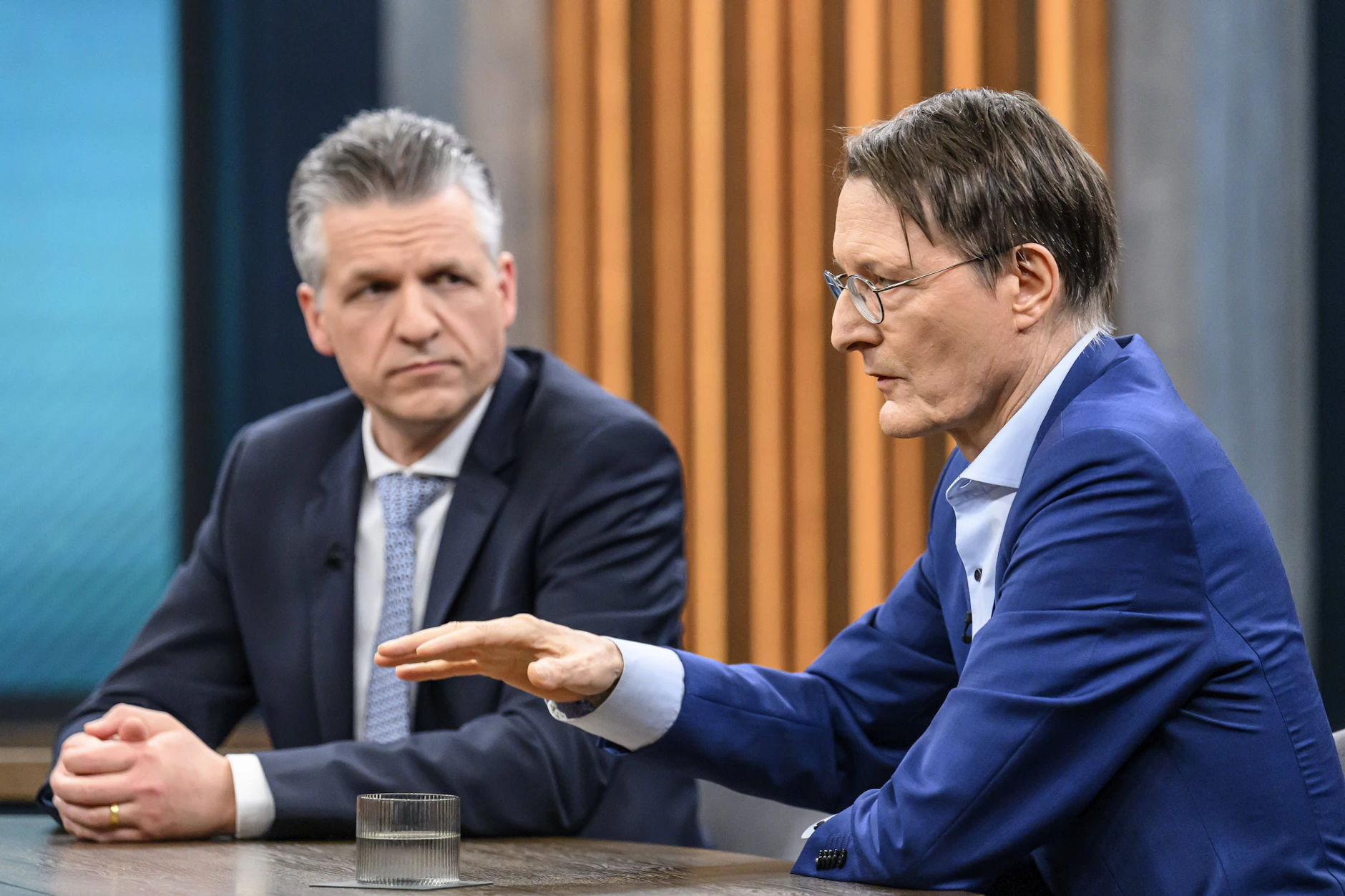 Thorsten Frei und Karl Lauterbach haben unterschiedliche Meinungen über das Ergebnis in Rheinland-Pfalz.
