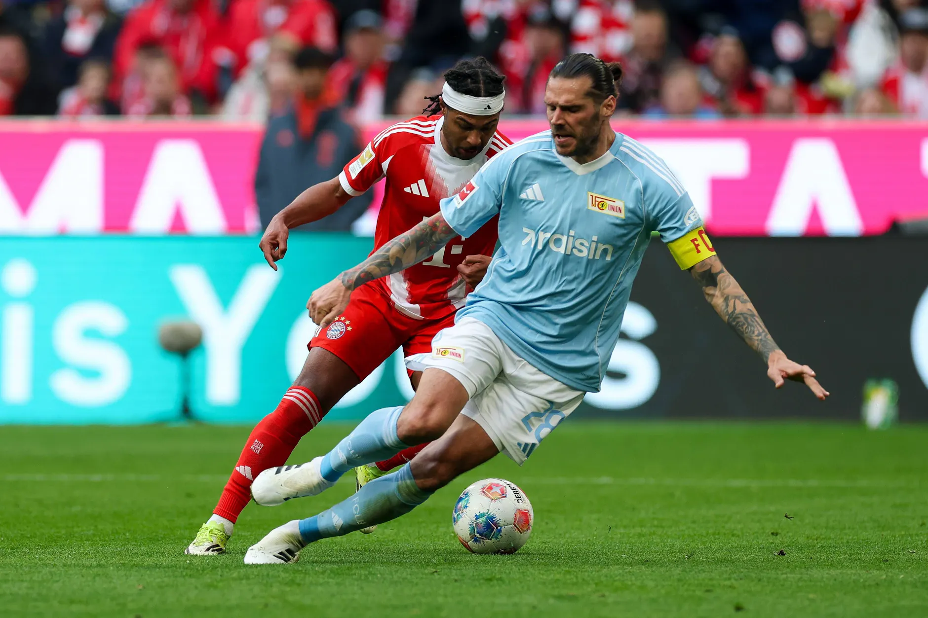 Christopher Trimmel (r.) hatte bei der 0:4-Niederlage des 1. FC Union Berlin gegen den Doppeltorschützen Serge Gnabry einen schweren Stand.