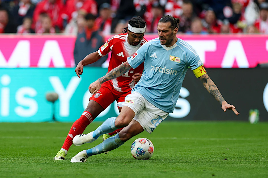 Christopher Trimmel (r.) hatte bei der 0:4-Niederlage des 1. FC Union Berlin gegen den Doppeltorschützen Serge Gnabry einen schweren Stand.