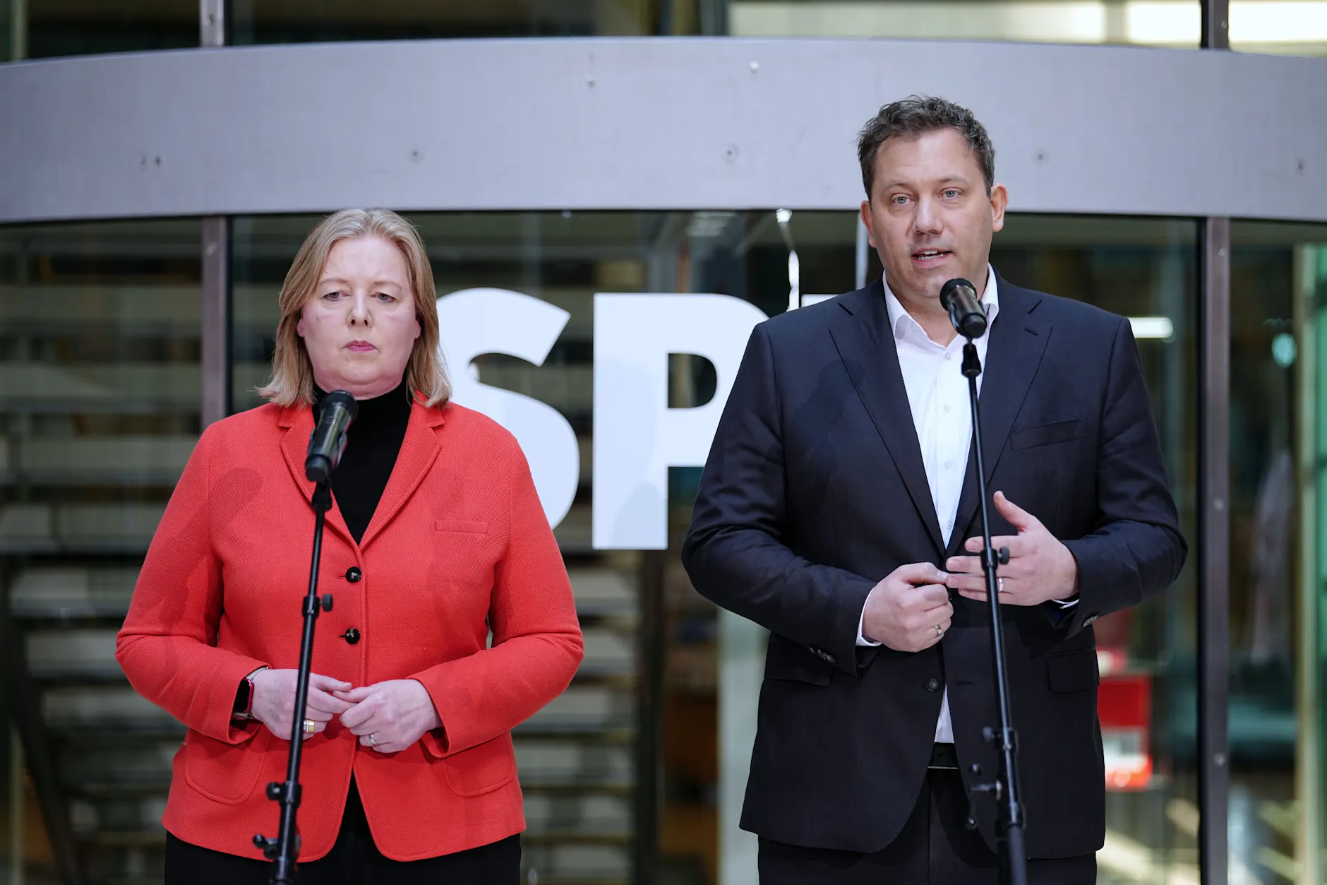 Lars Klingbeil und Bärbel Bas wollen an der Parteispitze bleiben.