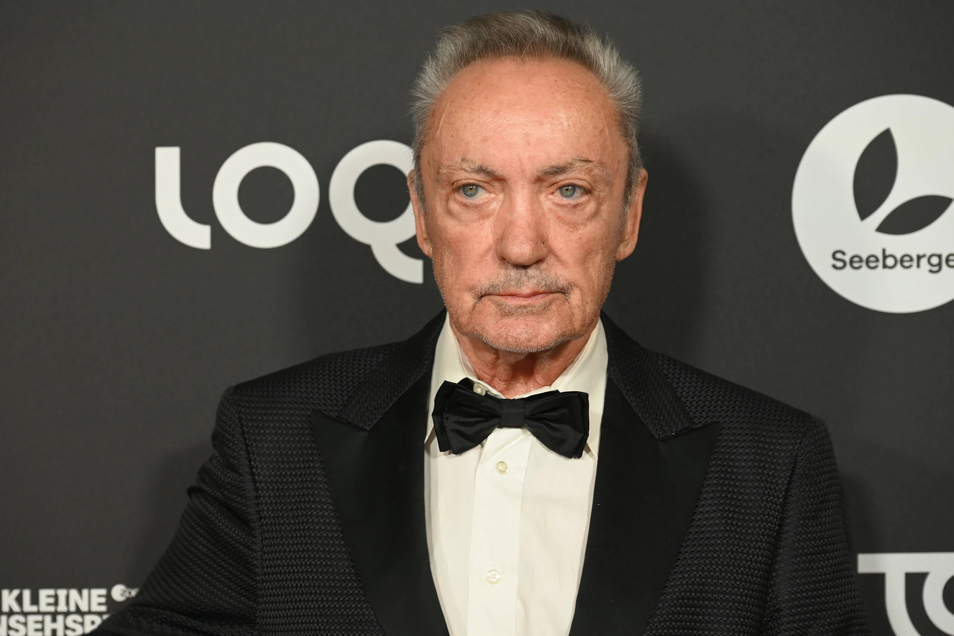 Schauspieler Udo Kier spielte in 275 Film- und Fernsehproduktionen mit, starb im November 2025. Nun wurde sein Schaffen bei „Wer wird Millionär“ abgefragt.