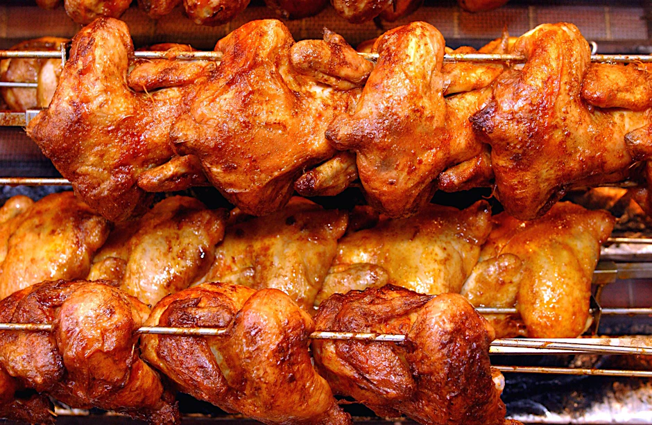 Broiler waren schon in der DDR ein Hit, deshalb finden Sie sich auch in vielen Rezepten aus dem Osten wieder. Hier haben wir ein leckeres Rezept für Broilereintopf mit Reis!